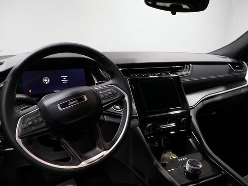 Used 2024 Jeep Grand Cherokee L Altitude image 13