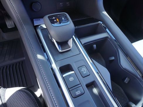 New 2025 Nissan Pathfinder SV image 19