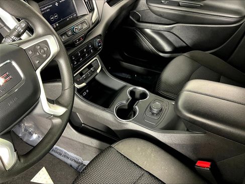 Used 2024 GMC Terrain SLE FWD image 18