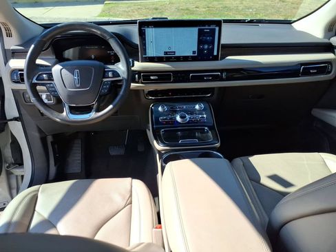 Used 2023 Lincoln Nautilus Reserve AWD/4WD image 13