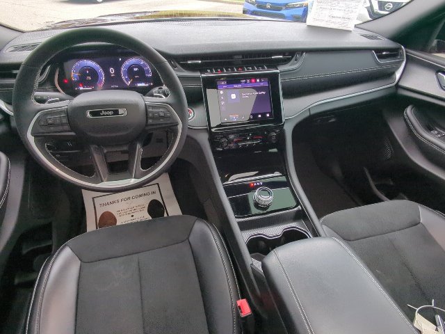 Used 2025 Jeep Grand Cherokee Altitude AWD/4WD image 15