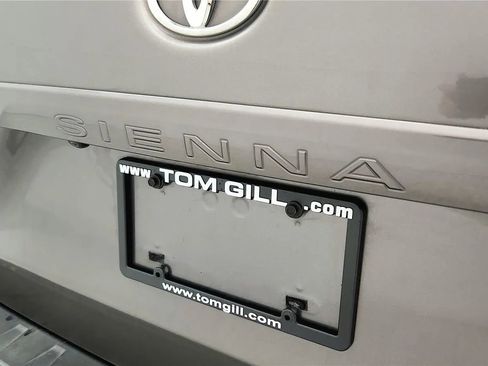 Used 2017 Toyota Sienna SE w/ SE Preferred Package FWD image 17