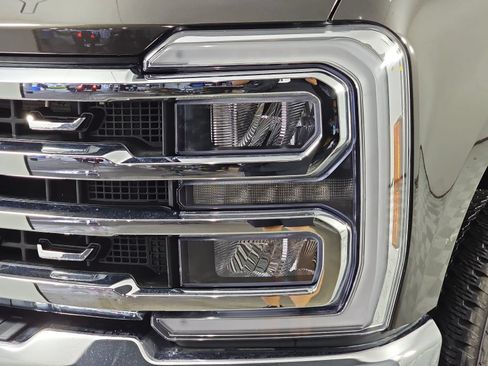 Used 2025 Ford F250 Lariat w/ Chrome Package AWD/4WD image 28