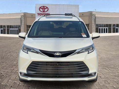 Used 2021 Toyota Sienna Platinum image 7