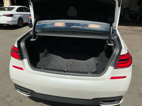 Used 2019 BMW 750i w/ M Sport Package image 26