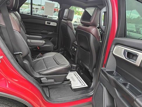 Used 2020 Ford Explorer Platinum w/ Premium Technology Package image 19