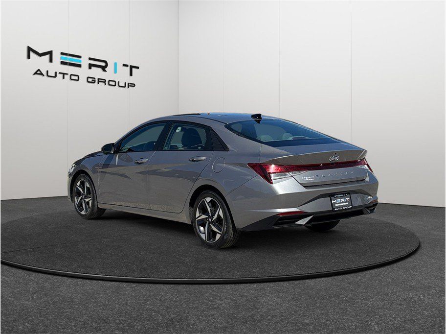 Used 2023 Hyundai Elantra SEL w/ Convenience Package FWD image 7