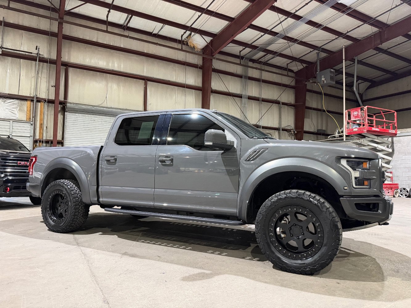 Used 2018 Ford F150 Raptor w/ Equipment Group 802A Luxury AWD/4WD image 3