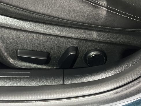 Used 2025 Genesis G70 2.5T RWD image 17