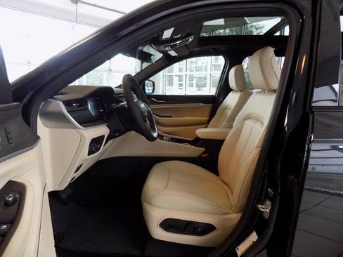 New 2026 Jeep Grand Cherokee Limited w/ Luxury Tech Group II RWD image 22