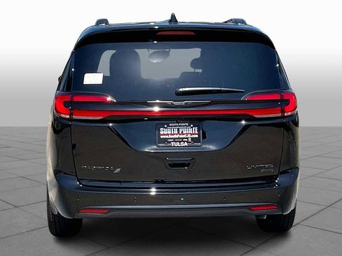 New 2026 Chrysler Pacifica Limited w/ S Appearance Package image 4