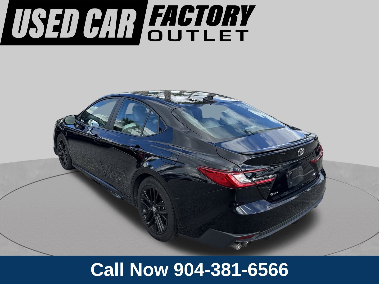 Used 2025 Toyota Camry SE FWD image 4