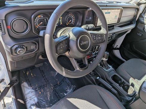 Used 2025 Jeep Wrangler Rubicon image 10