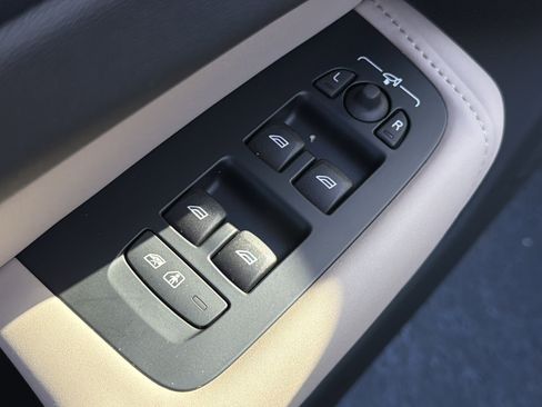 Used 2026 Volvo XC60 B5 Plus w/ Protection Package Premier image 15