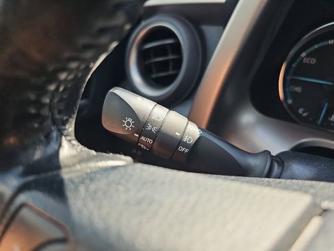 Used 2018 Toyota RAV4 XLE image 25