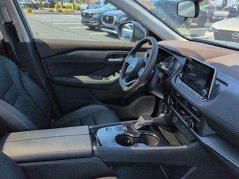 Used 2023 Nissan Rogue SV w/ SV Premium B Package FWD image 10