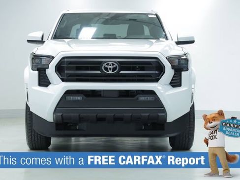 Used 2025 Toyota Tacoma SR5 image 2