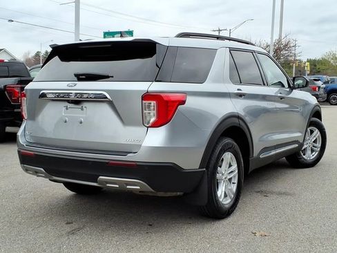 Used 2022 Ford Explorer XLT w/ Equipment Group 202A AWD/4WD image 5