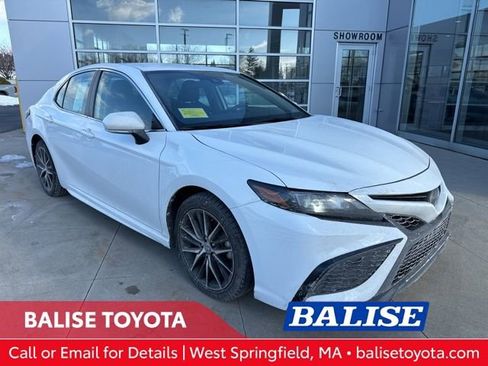 Used 2023 Toyota Camry SE image 1