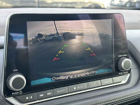 Used 2023 Nissan Rogue S image 21