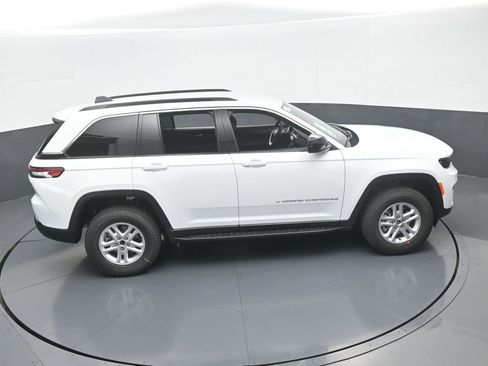 Used 2025 Jeep Grand Cherokee Laredo image 46