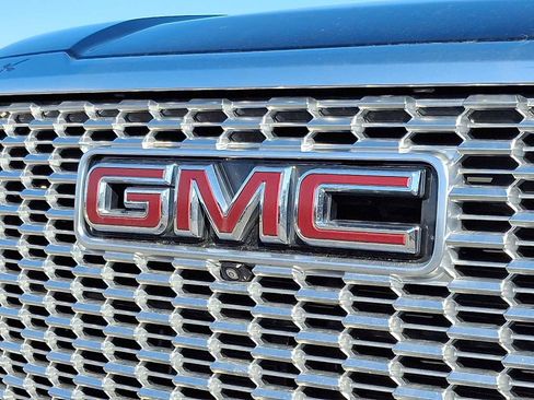 Used 2024 GMC Yukon XL Denali image 37