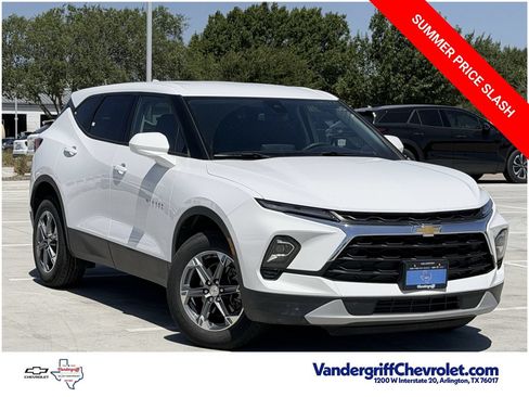Certified 2025 Chevrolet Blazer LT FWD image 2