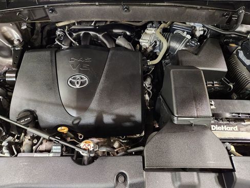 Used 2019 Toyota Highlander XLE FWD image 53