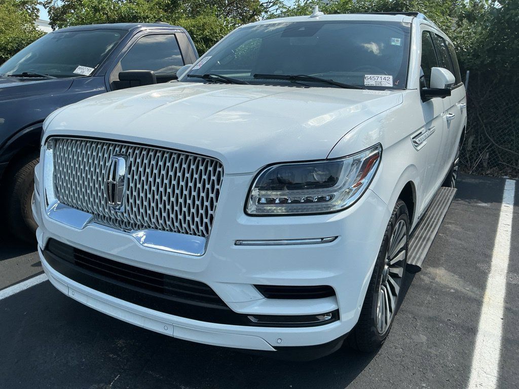 Used 2021 Lincoln Navigator Reserve AWD/4WD image 3