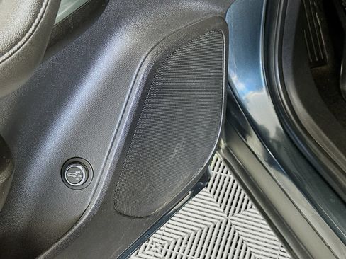 Used 2020 Chevrolet Blazer LT FWD image 19