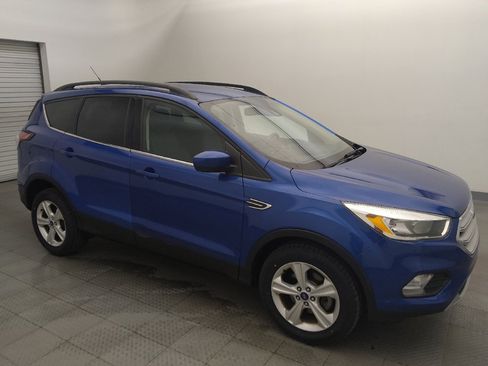 Used 2018 Ford Escape SE w/ Ford Safe & Smart Package FWD image 11