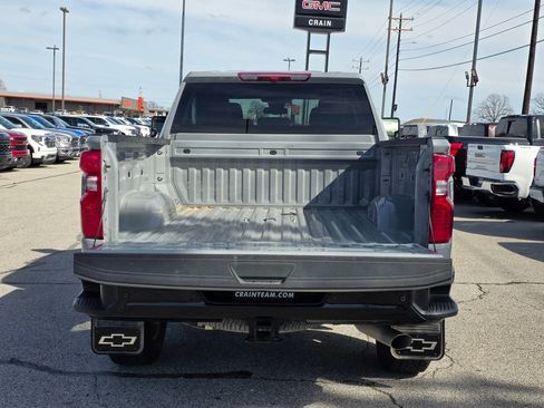 Used 2024 Chevrolet Silverado 2500 Custom w/ Custom Value Package image 8