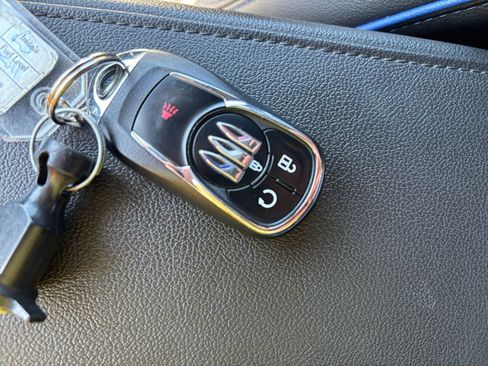 Used 2025 Buick Envista Sport Touring image 21