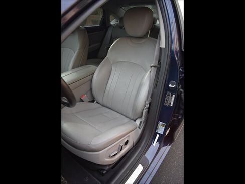 Used 2019 Genesis G80 3.8 RWD image 16