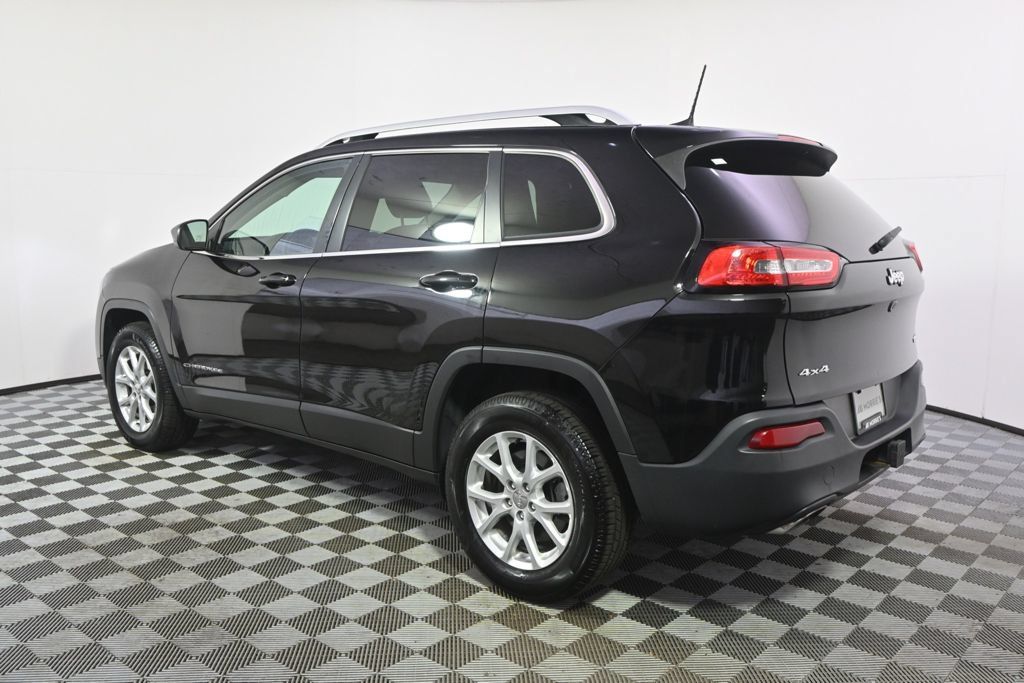 Used 2017 Jeep Cherokee Latitude w/ Cold Weather Group AWD/4WD image 4