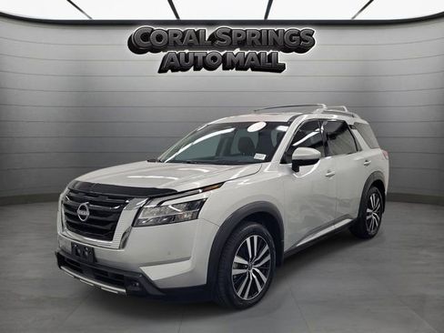 Used 2024 Nissan Pathfinder Platinum w/ Cargo Package image 3