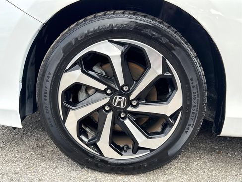 Used 2017 Honda Accord EX image 10