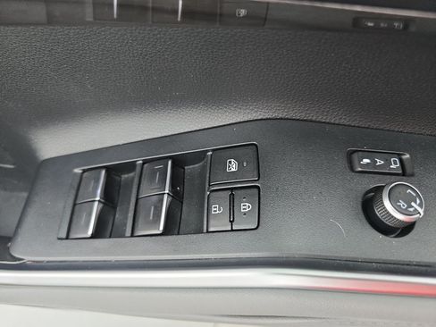 Used 2023 Toyota Highlander Limited FWD image 28