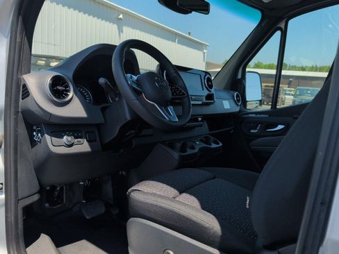 Used 2022 Mercedes-Benz Sprinter 3500 image 15
