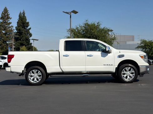 Used 2017 Nissan Titan SL RWD image 6