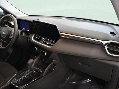 Used 2025 Chevrolet TrailBlazer LT w/ Driver Confidence Package image 20