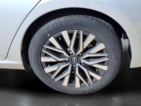 Used 2024 Nissan Altima 2.5 SV FWD image 27