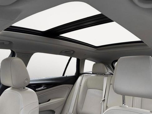 Used 2019 Buick Regal Essence w/ Driver Confidence Package I image 19