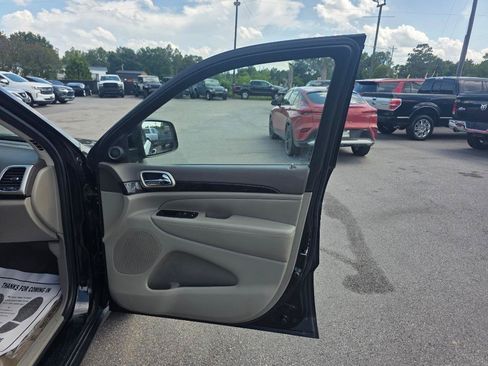 Used 2012 Jeep Grand Cherokee Laredo RWD image 11