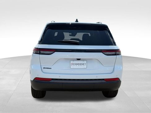 New 2026 Jeep Grand Cherokee Altitude RWD image 27