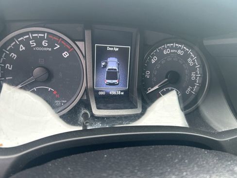 Used 2021 Toyota Tacoma TRD Sport w/ TRD Premium Sport Package AWD/4WD image 7