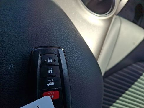 Used 2024 Toyota Camry SE image 12