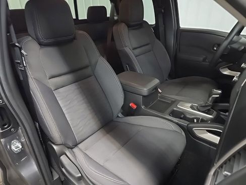 Used 2024 Nissan Frontier SV w/ SV Convenience Package image 14