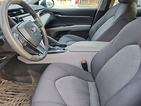 Used 2020 Toyota Camry LE image 2