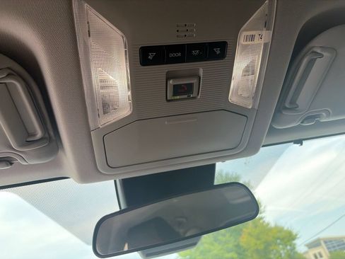 Used 2022 Toyota RAV4 XLE AWD/4WD image 22